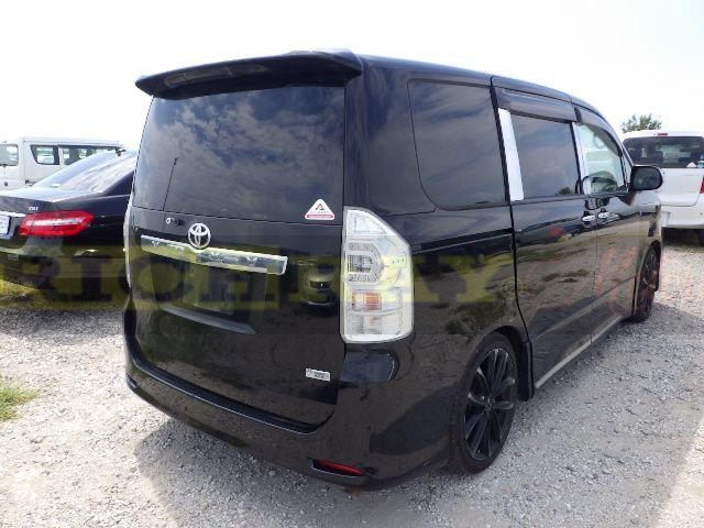 2013 Black Toyota Voxy