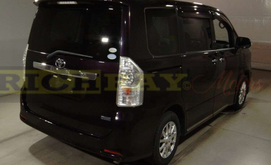 2013 Dark Purple Toyota Voxy ZS