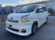 2013 White Toyota Voxy ZS