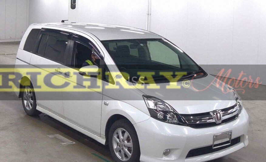 2014 White Toyota Isis Platana