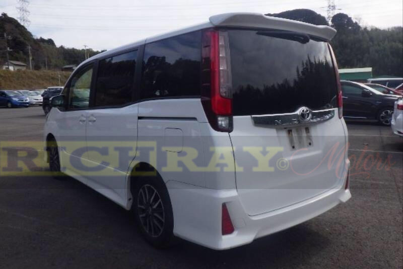 2016 Pearl White Toyota Noah  SI