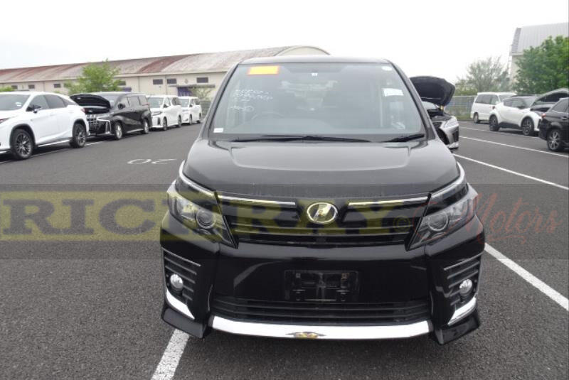 2015 Black Toyota Voxy ZS