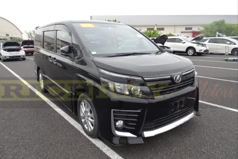 2015 Black Toyota Voxy ZS